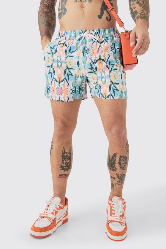 Mittellange Badehose mit pastellfarbenem Obst-Print