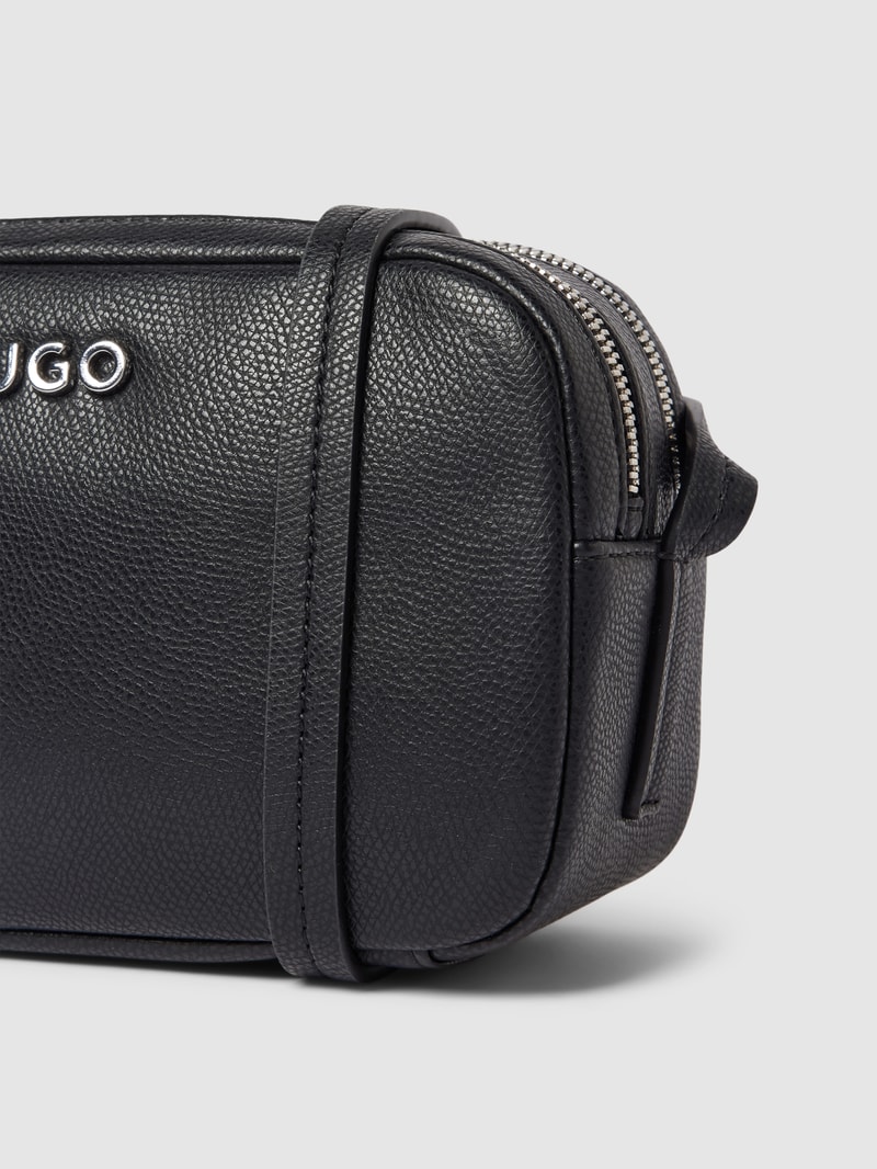Crossbody Bag mit Label-Applikation Modell 'Chris' in schwarz