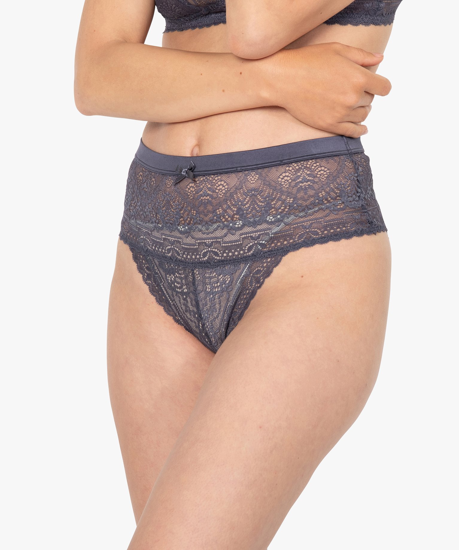 Tanga femme taille haute en dentelle et ceinture satinée | GEMO