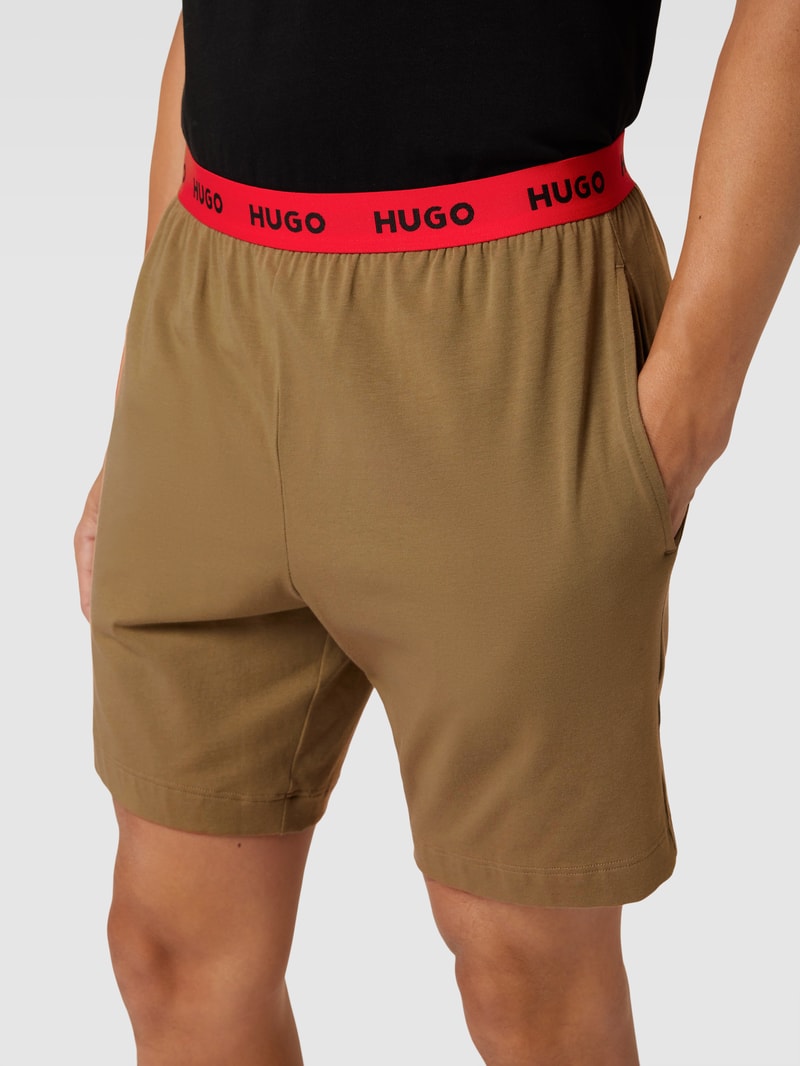 Sweatshorts mit Label-Details in olivgrün