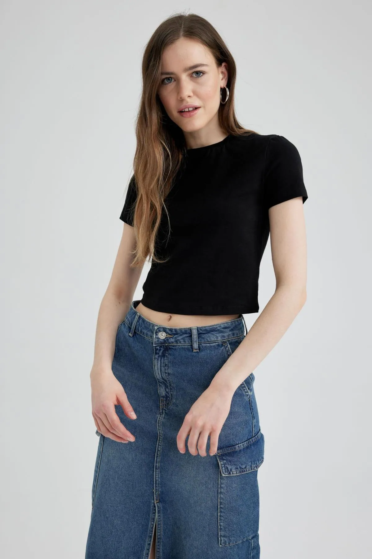 DeFacto  Coool Tailliertes Kurzarm-T-Shirt Z8790az23sp
