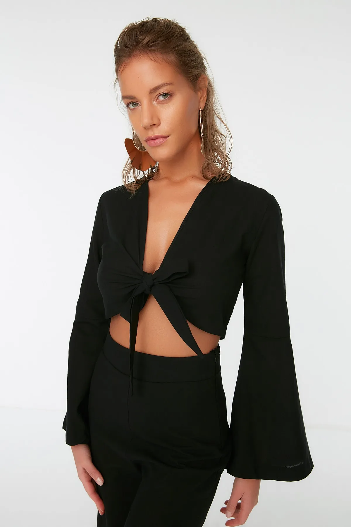 Trendyol Collection  Schwarzes Ärmelvolant-Schlitz-Strandbluse-Strandhosen-Set TBESS21AU0174