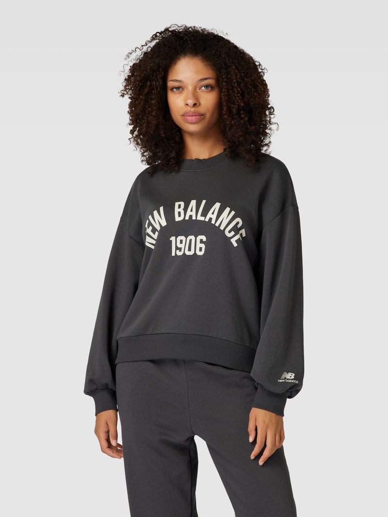 Sweatshirt mit Label-Print in schwarz
