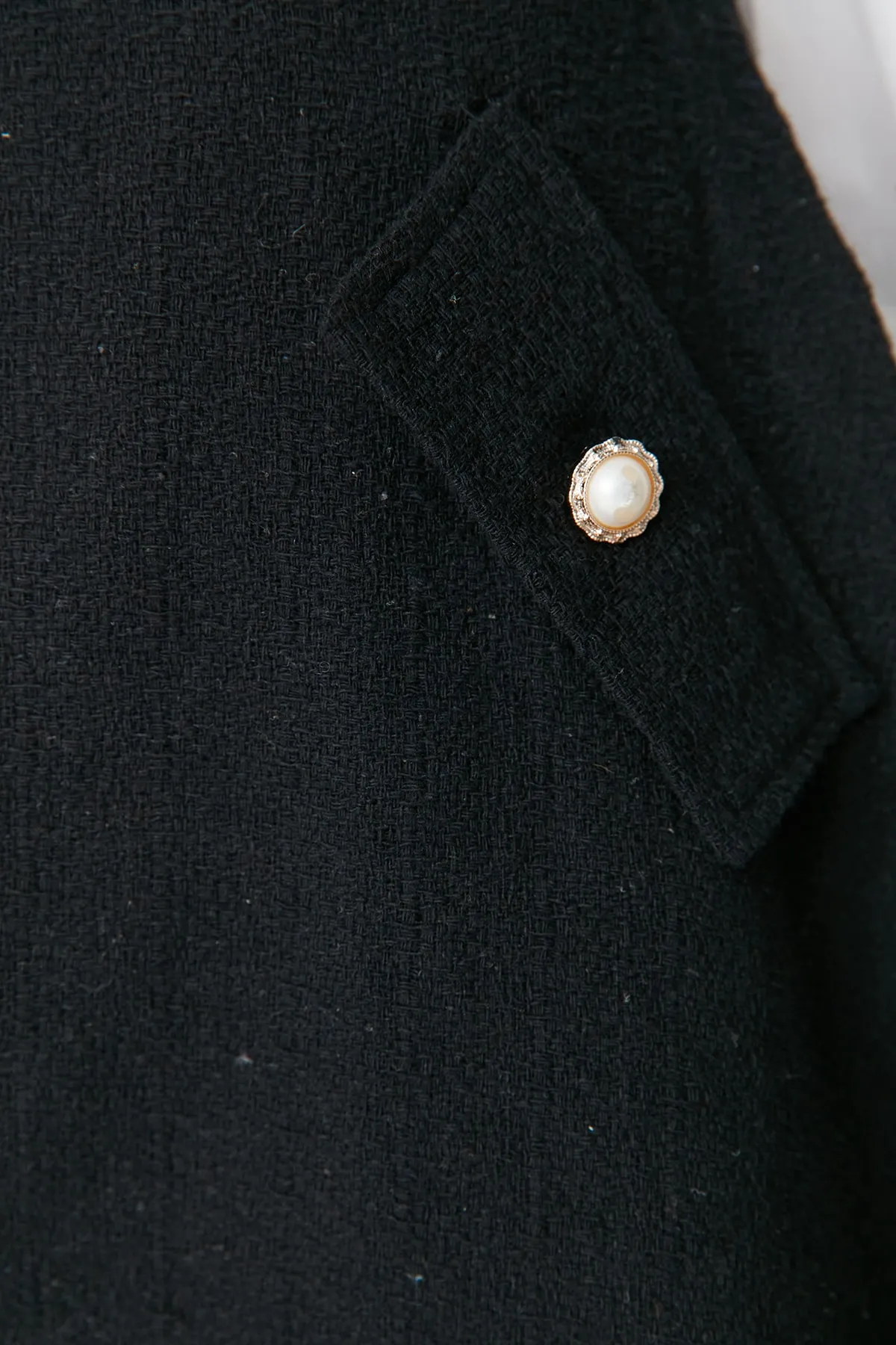 Trendyol Collection  Schwarzes Mini-Webkleid mit Gürtel und Taschendetail TWOAW23EL00526