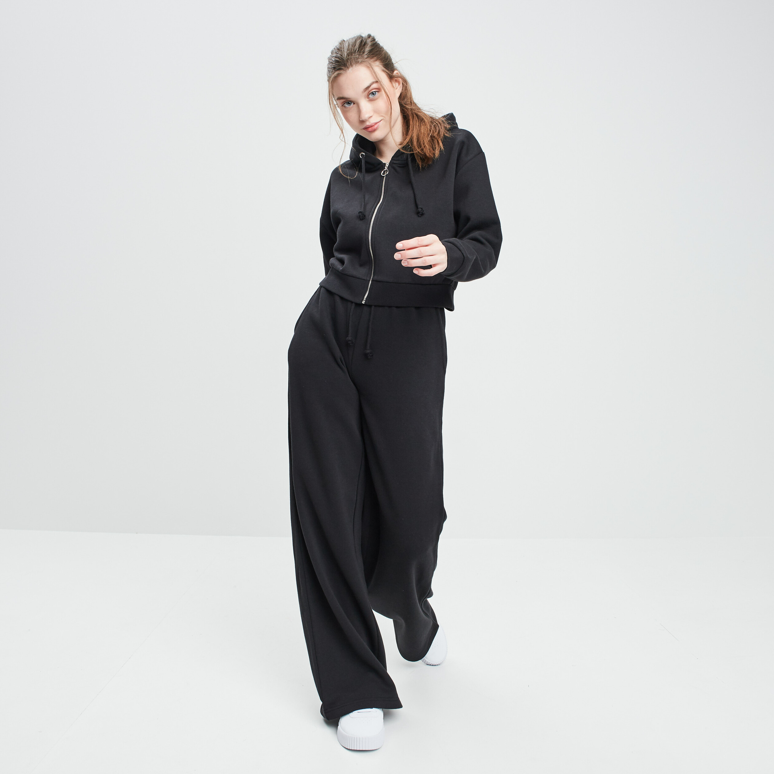Sweat zippé à capuche court noir femme | La Halle