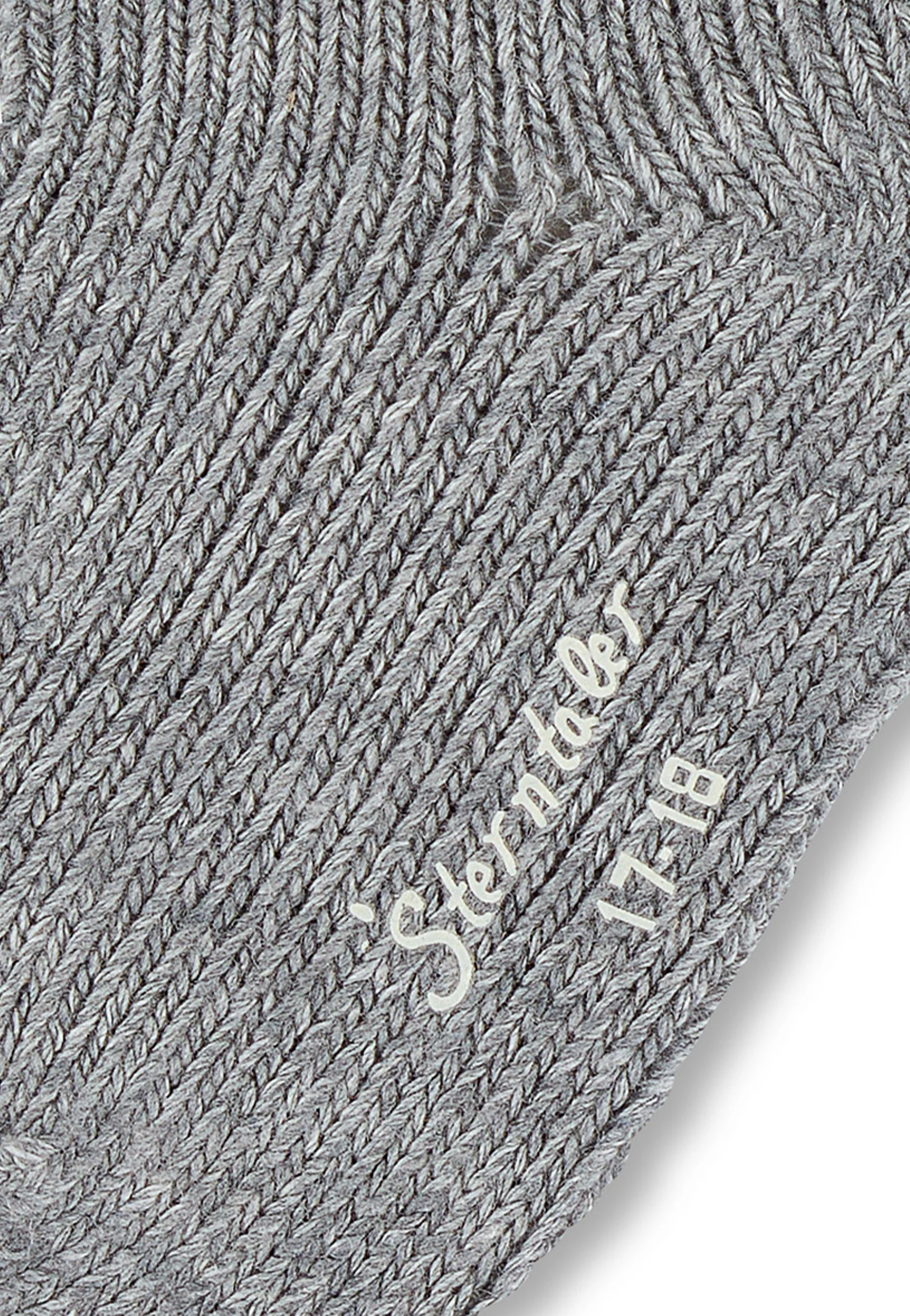 Socken aus Wolle in verschiedenen Farben