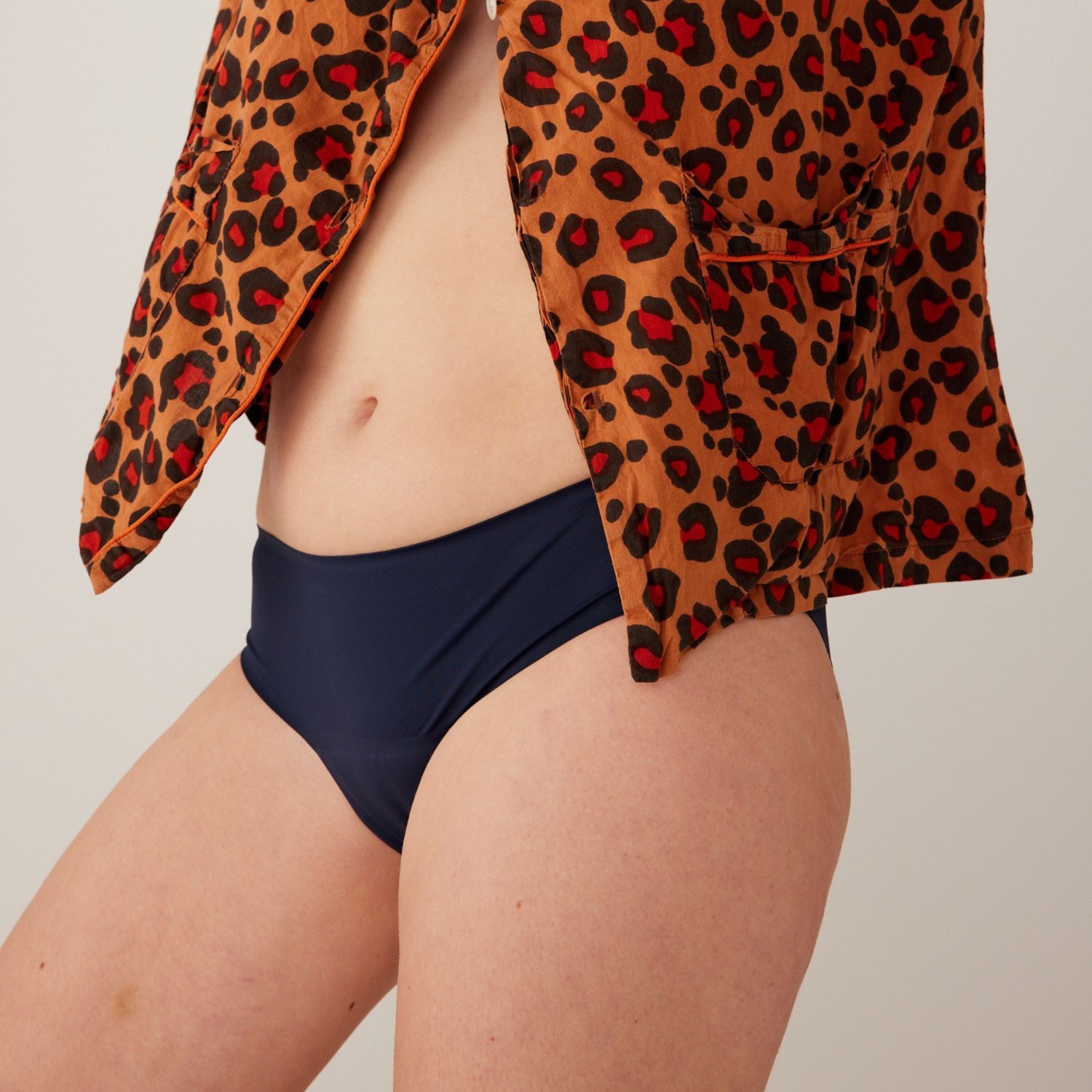 Majtki menstruacyjne bezszwowe Moon Lingerie o średnim obrocie