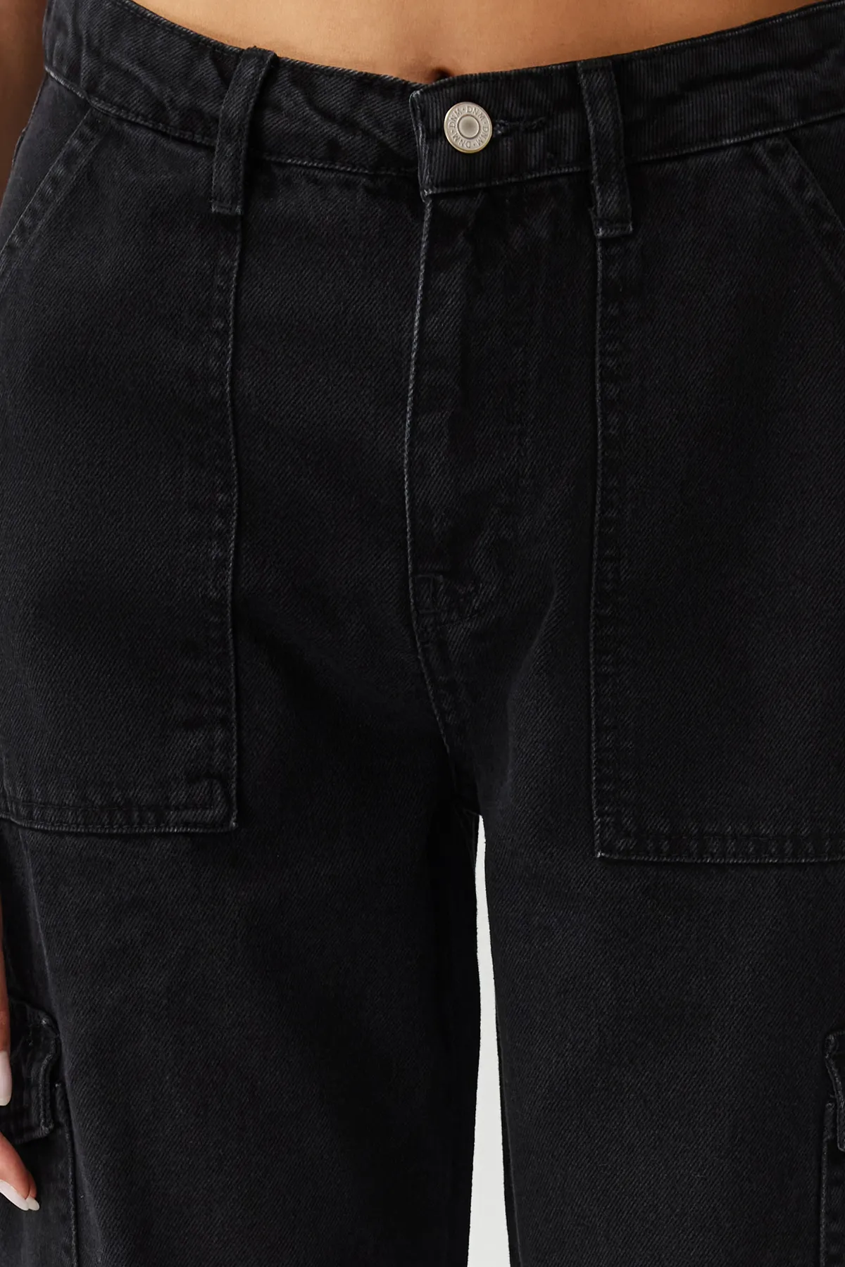 Trendyol Collection  Schwarze Jeans mit weitem Bein und hoher Taille und Cargotasche TWOAW22JE0392