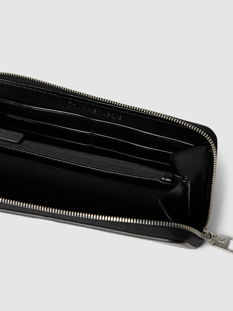 Portemonnaie mit Label-Details Modell 'SCULPTED' in schwarz