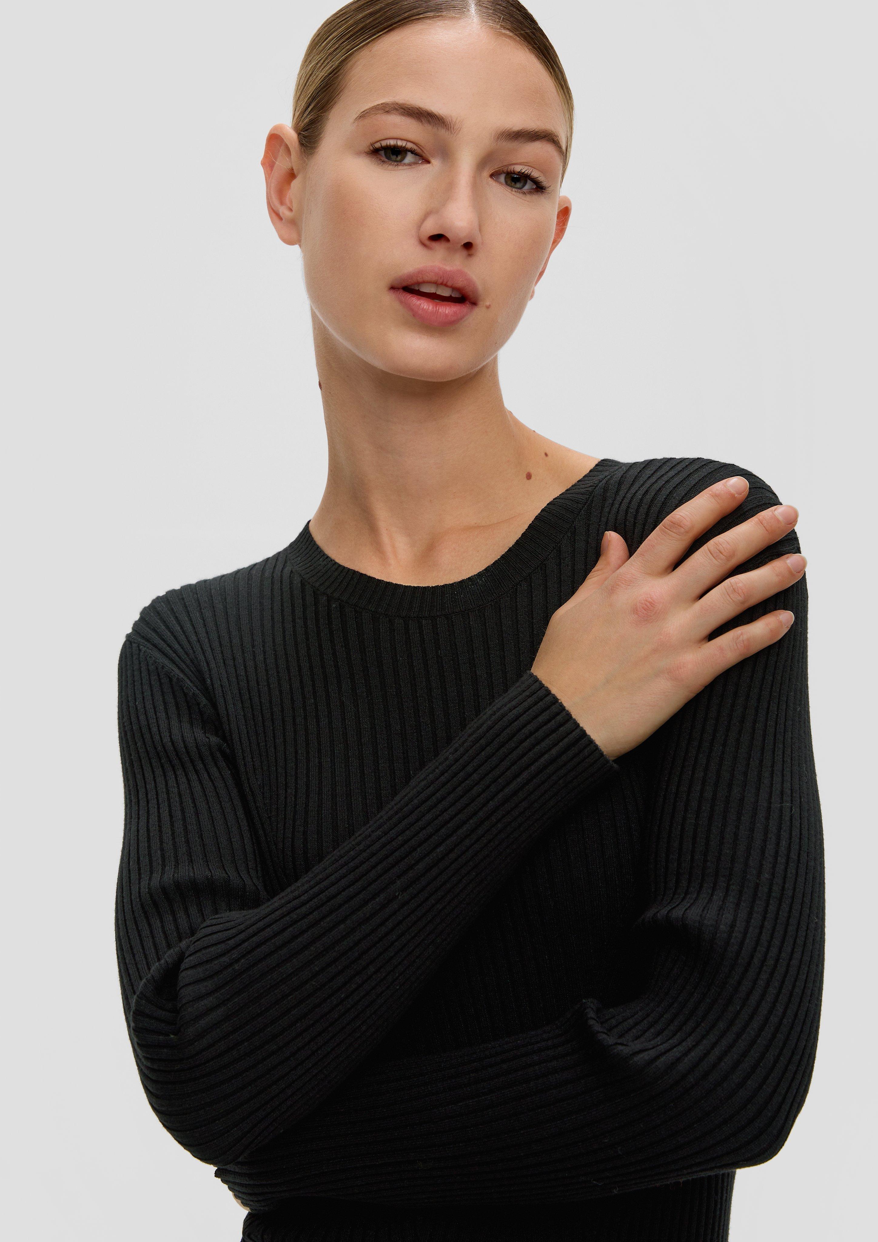 Geripptes Strickkleid aus Viskosemix  2138039-9999