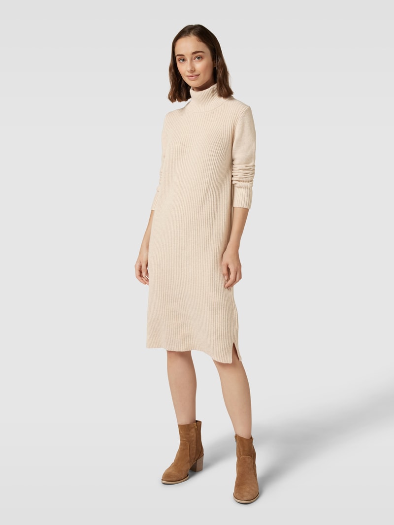 Knielanges Strickkleid mit Stehkragen in sand