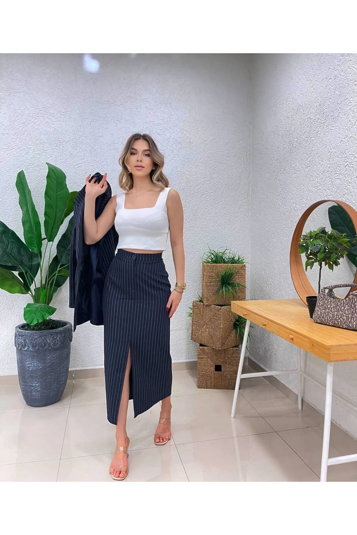 ZF BUTİK  OVERSIZED ANZUGKLEID MIT GESTREIFTEM ROCK