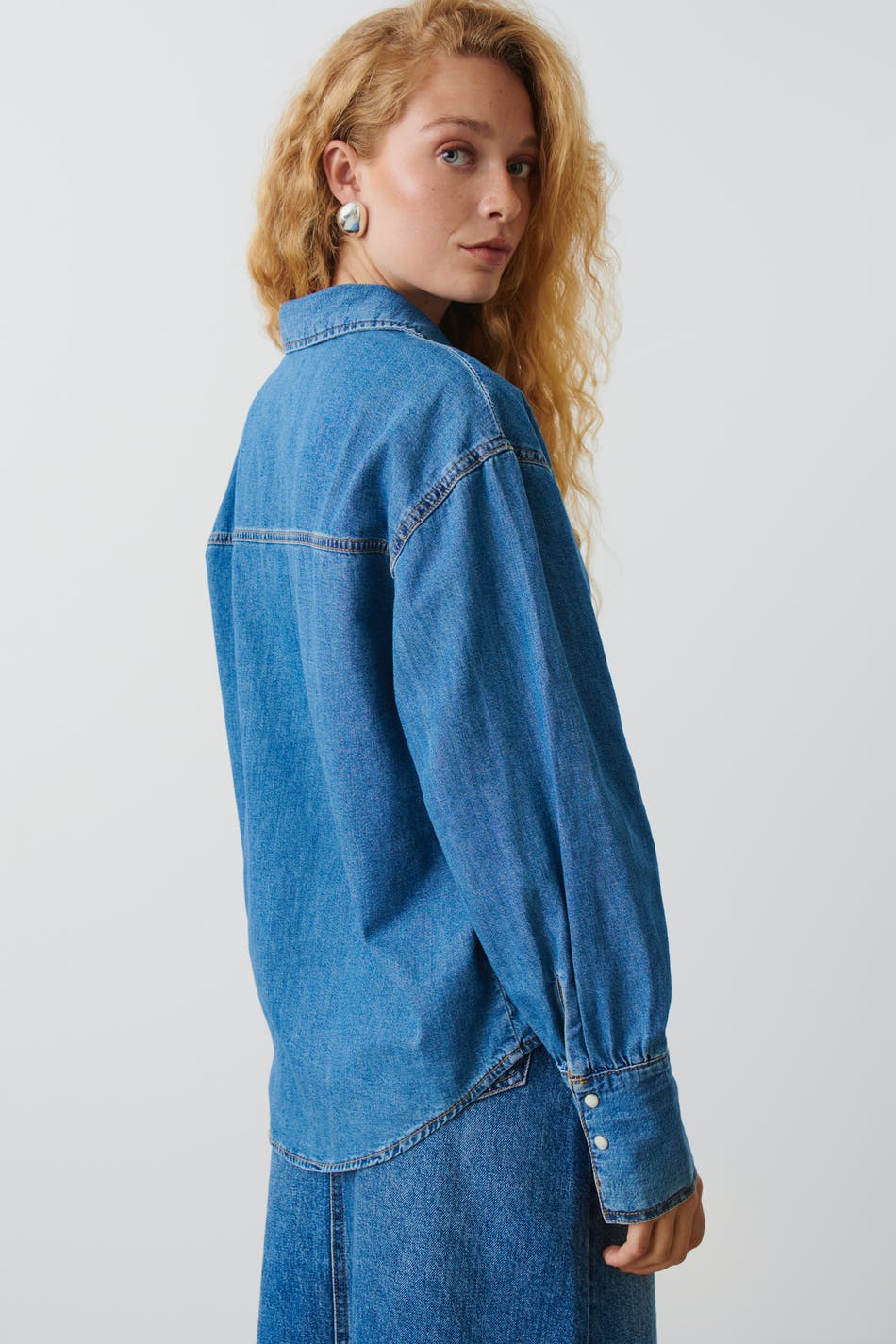 Volume sleeve denim shirt