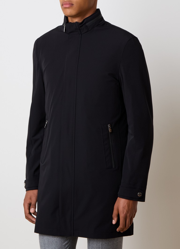 Parka Corneliani s kapucí, která se dá sbalit, a kapsami na zip
