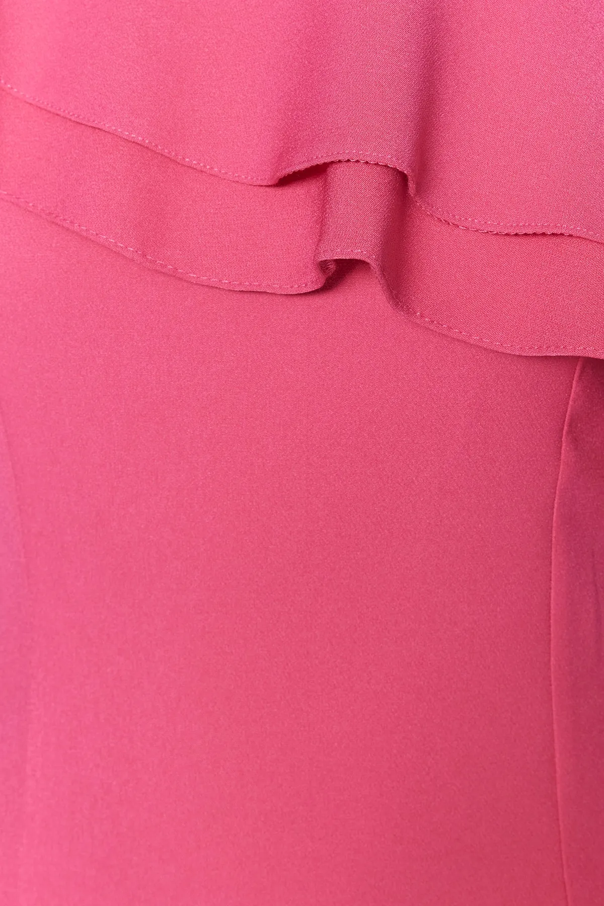 Trendyol Collection  Abendkleid mit gewebtem Volant in Fuchsia TPRSS21EL2873