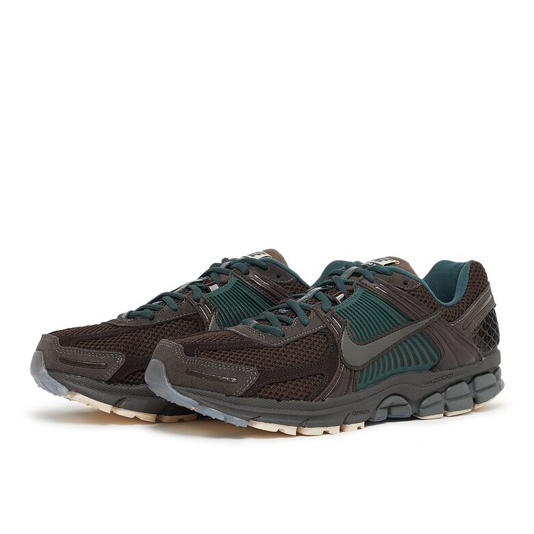 NIKE Zoom Vomero 5 