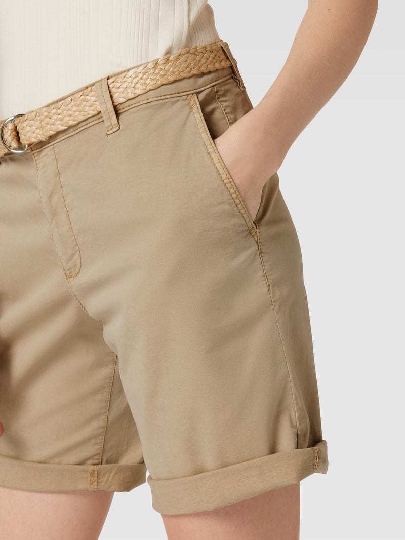 Shorts mit Gürtel in sand