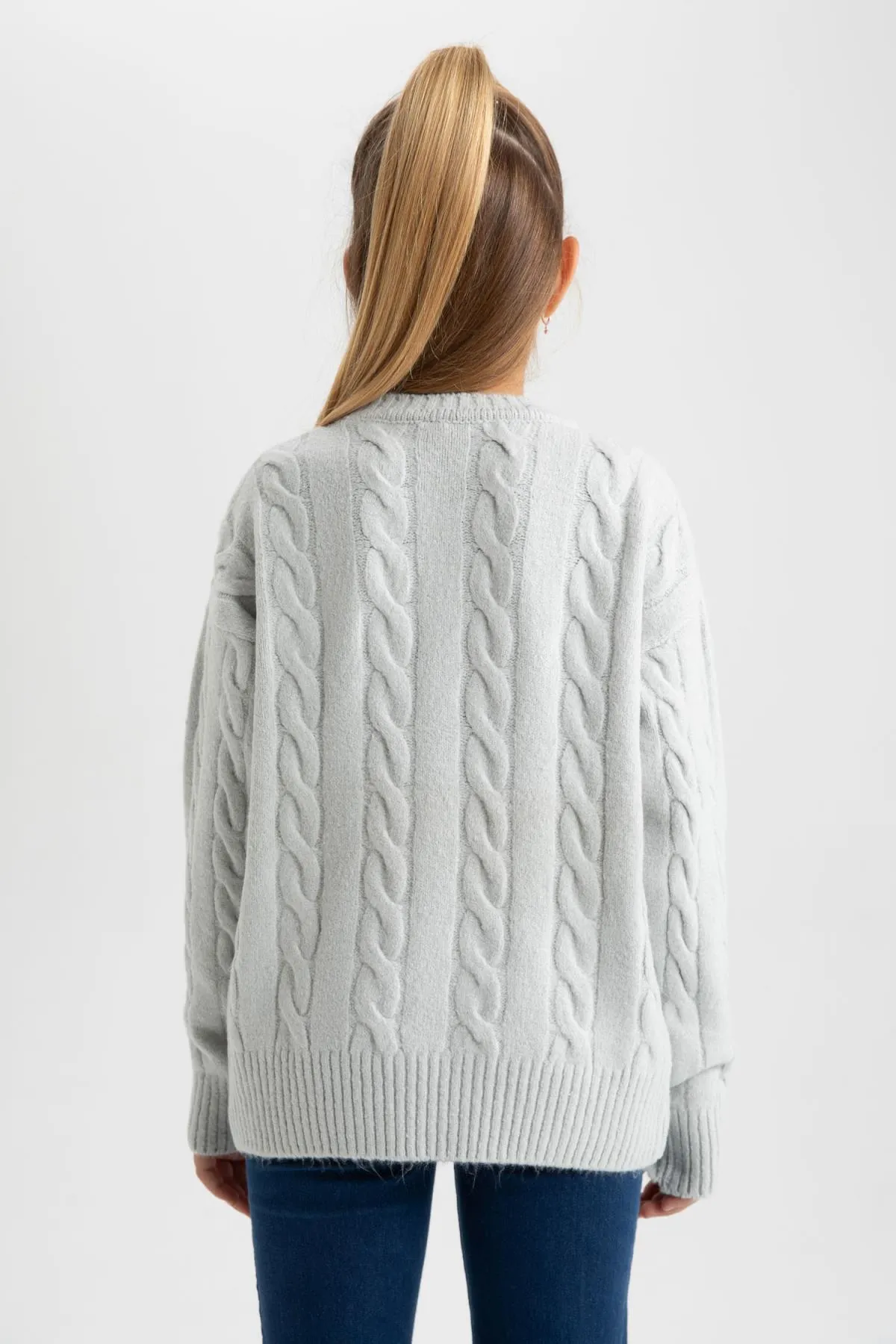 DeFacto  Mädchenpullover mit normaler Passform und Rundhalsausschnitt