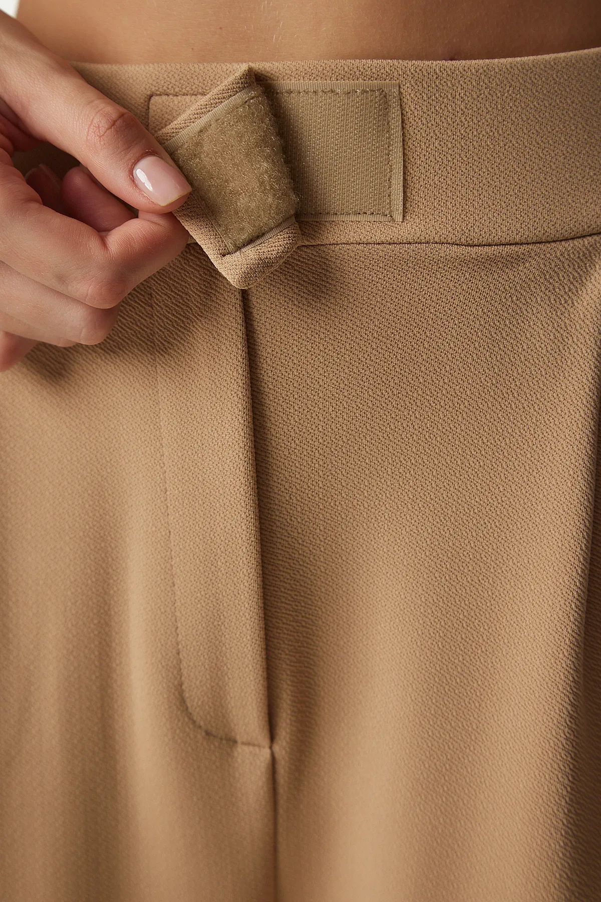 Happiness İstanbul  Bequeme gewebte Hose mit Biskuitbund und Klettverschluss für Damen RV00150