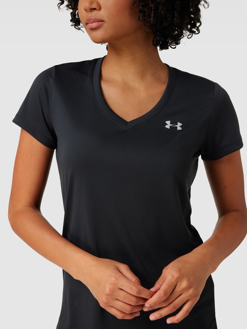 T-Shirt mit V-Ausschnitt in schwarz