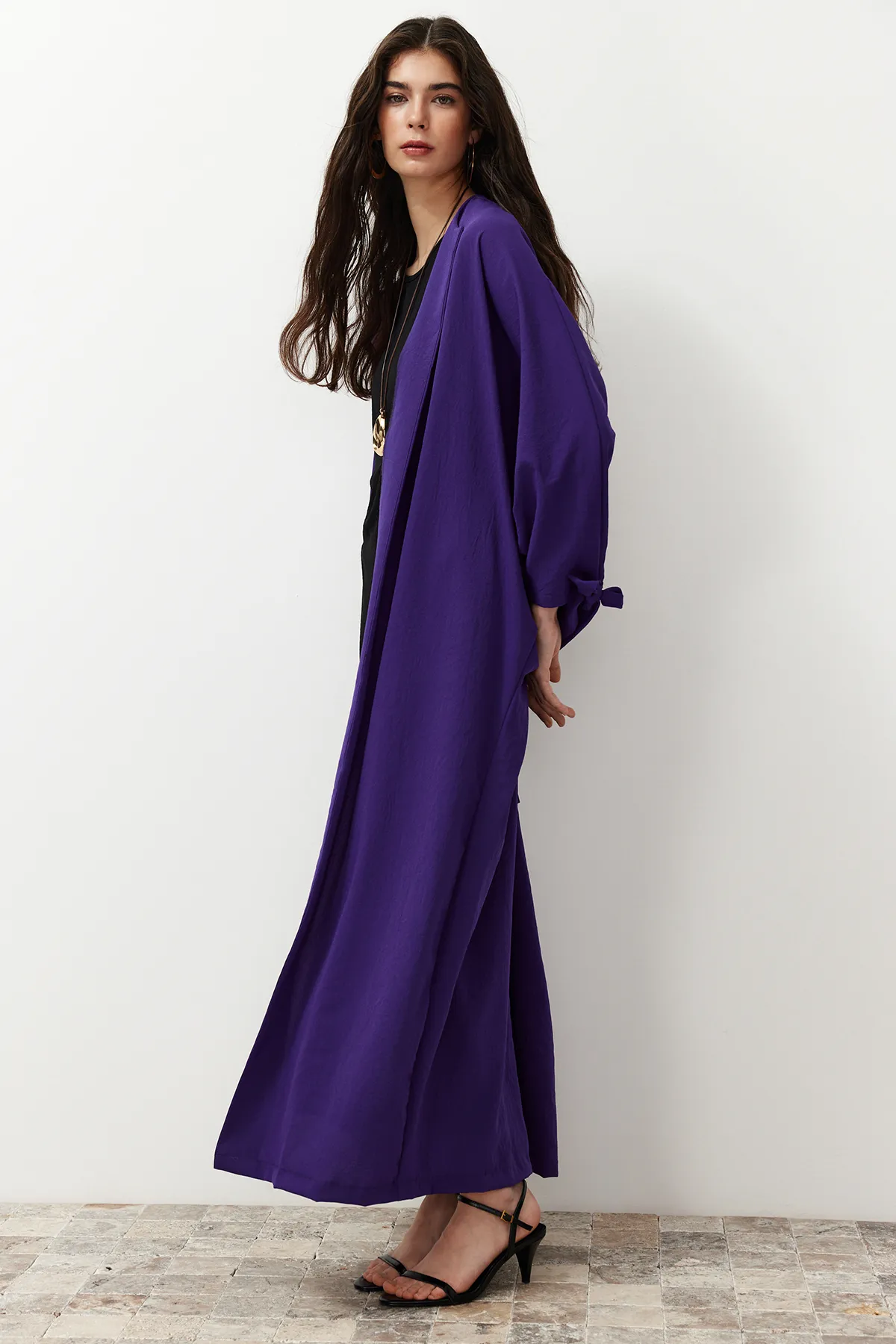Trendyol Modest  Lila, bequemer Schnitt, gewebte Aerobin-Langmütze & Ferace & Abaya TCTSS24KK00005