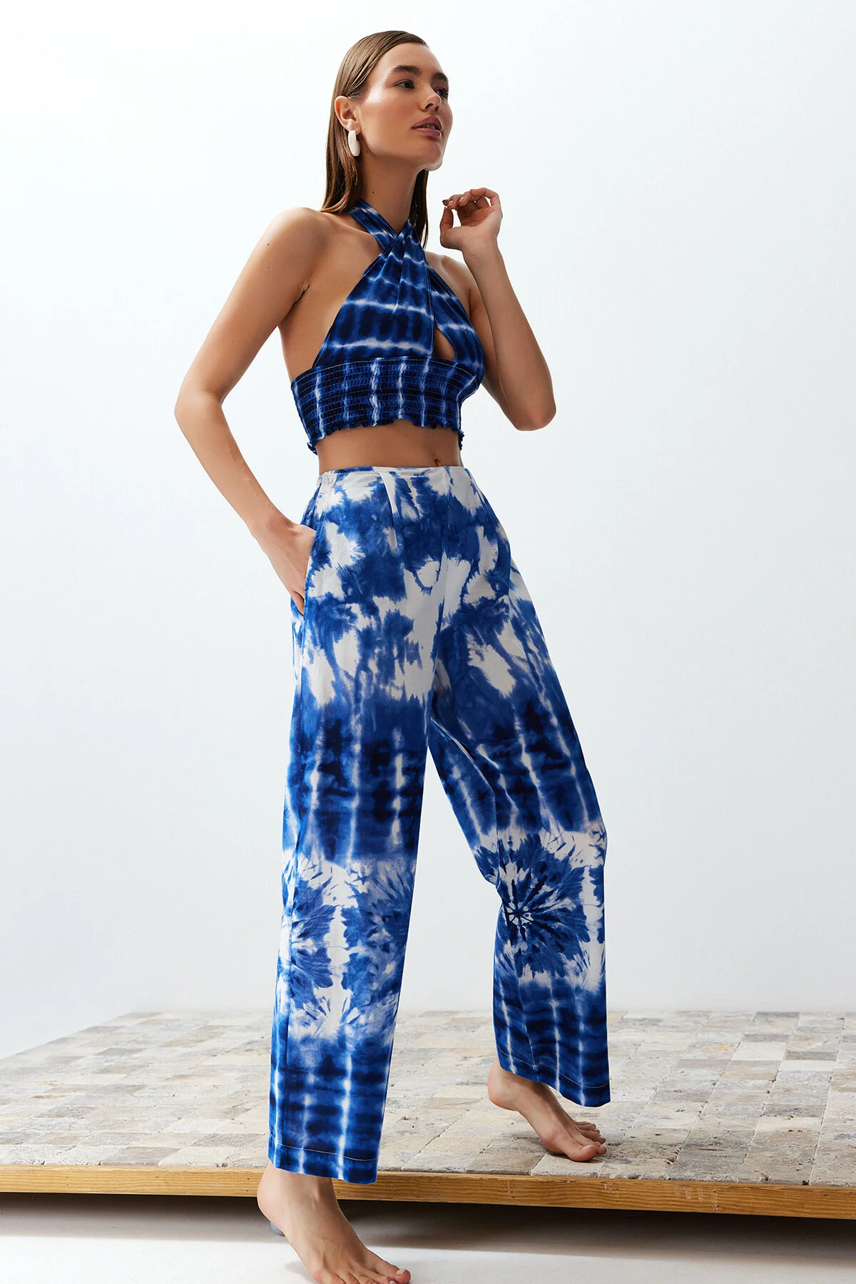 Trendyol Collection  Ethnisch gemustertes, gewebtes Blusen- und Hosenset aus 100 % Baumwolle TBESS24AU00013