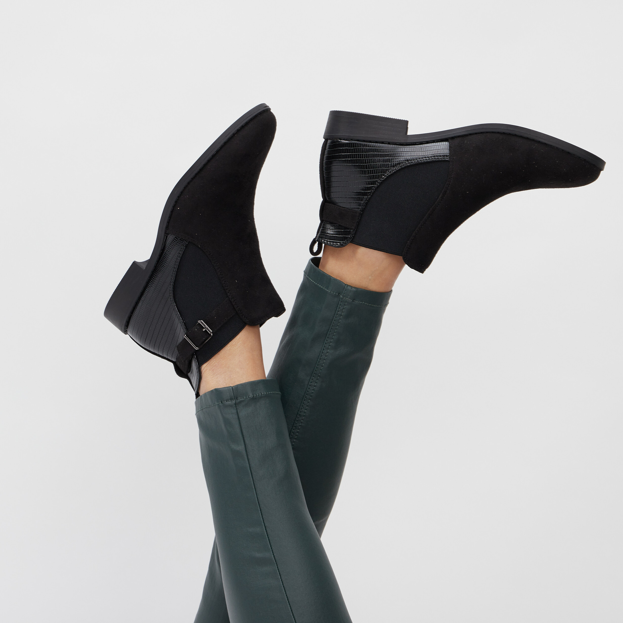 Bottines chelsea avec boucles noir femme | La Halle