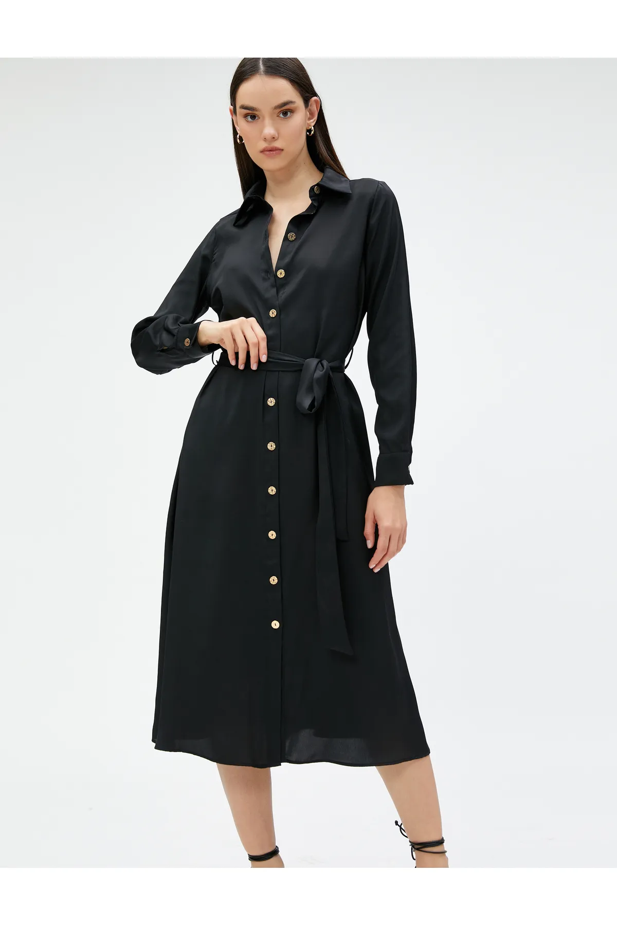 Koton  Satin-Hemdkleid mit Gürtel in Midi-Länge