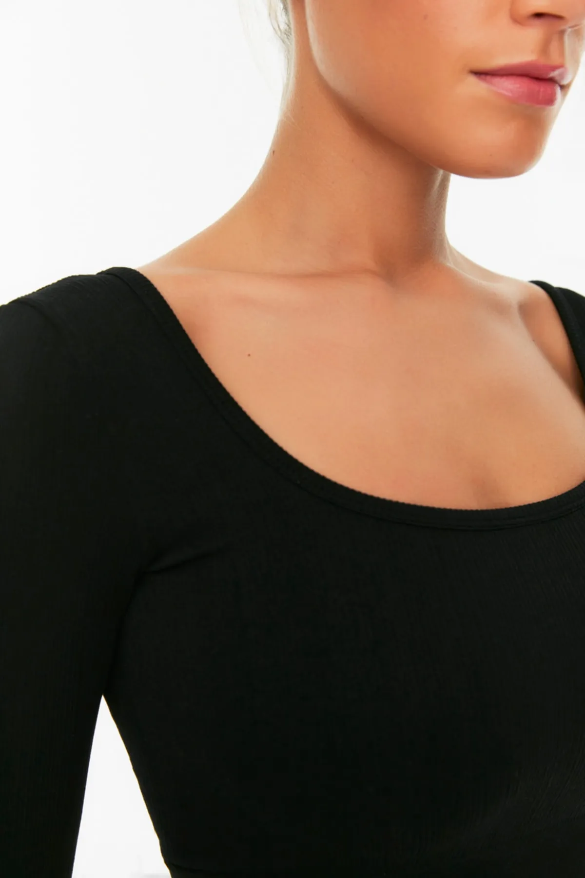 Trendyol Collection  Schwarzes nahtloses/nahtloses, extra dehnbares gestricktes Sportoberteil/Bluse TWOAW22BZ0450