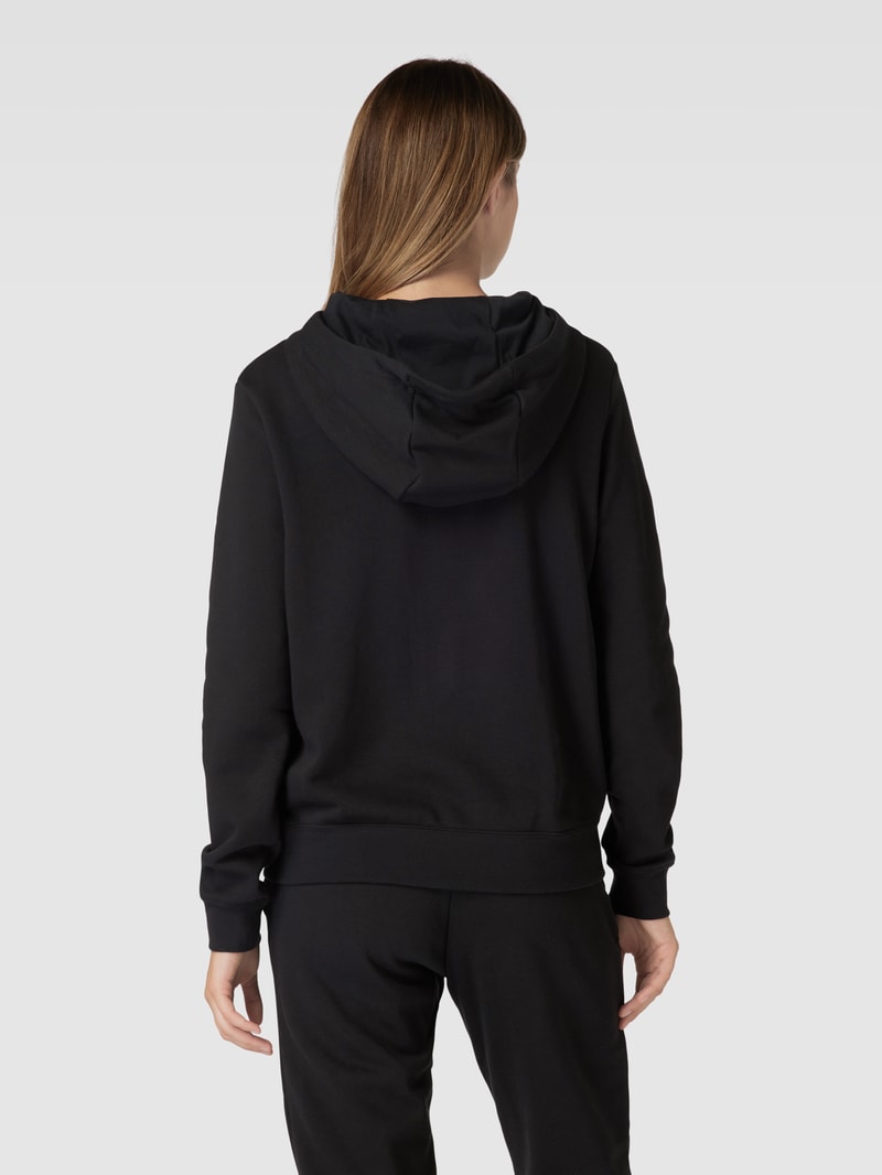 Hoodie mit Känguru-Tasche in schwarz