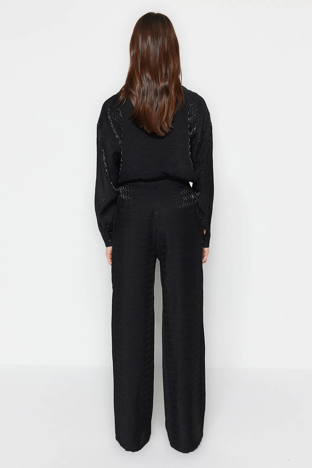 Trendyol Collection  Schwarze, gewebte Jacquard-Hose mit weitem Bein und hoher Taille TWOSS23PL00178