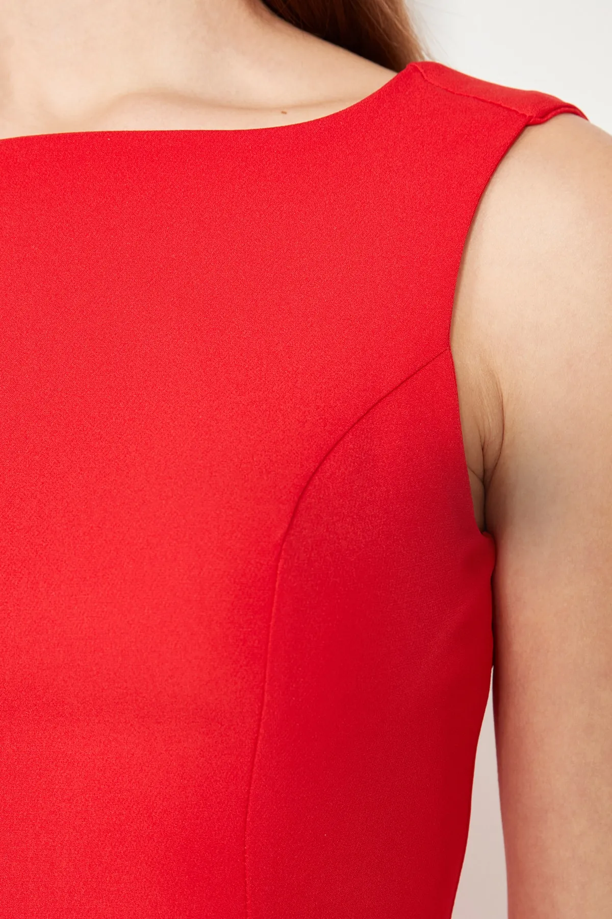 Trendyol Collection  Rotes rückenfreies Abendkleid TPRSS21EL0023