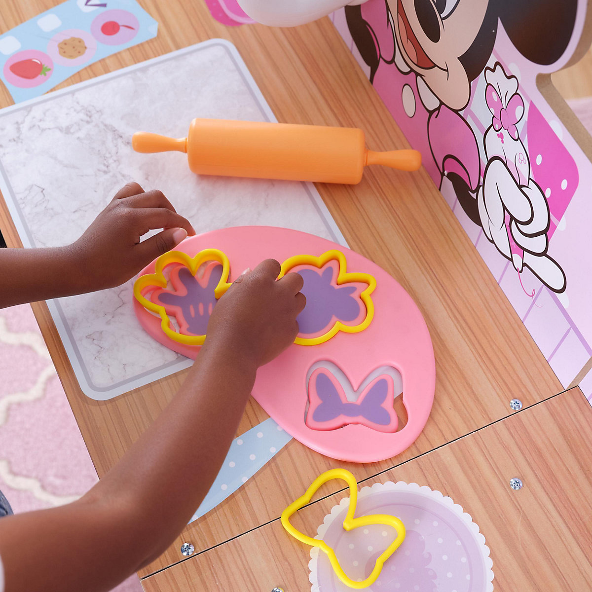 Minnie Mouse 2-in-1 Bakery & Kitchen