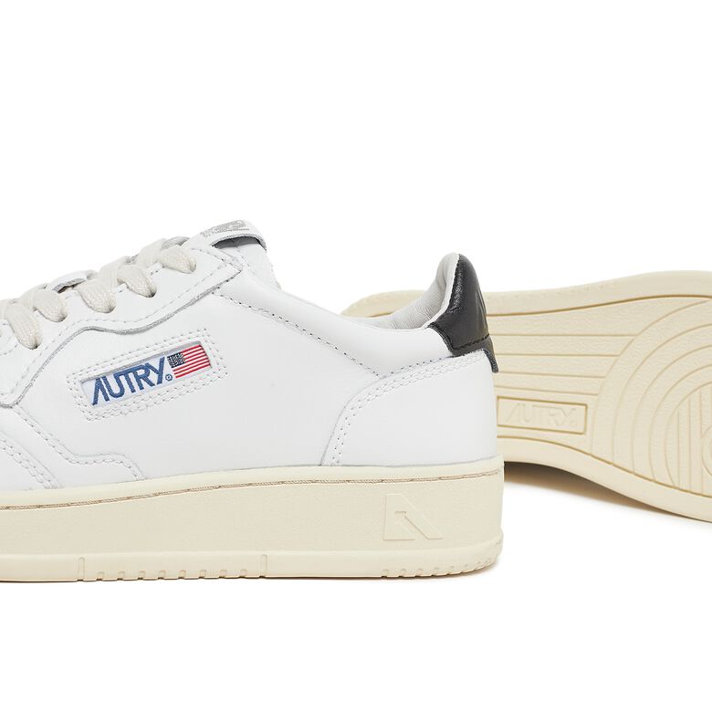 Autry Wmns 01 Low WLL22 white/black
