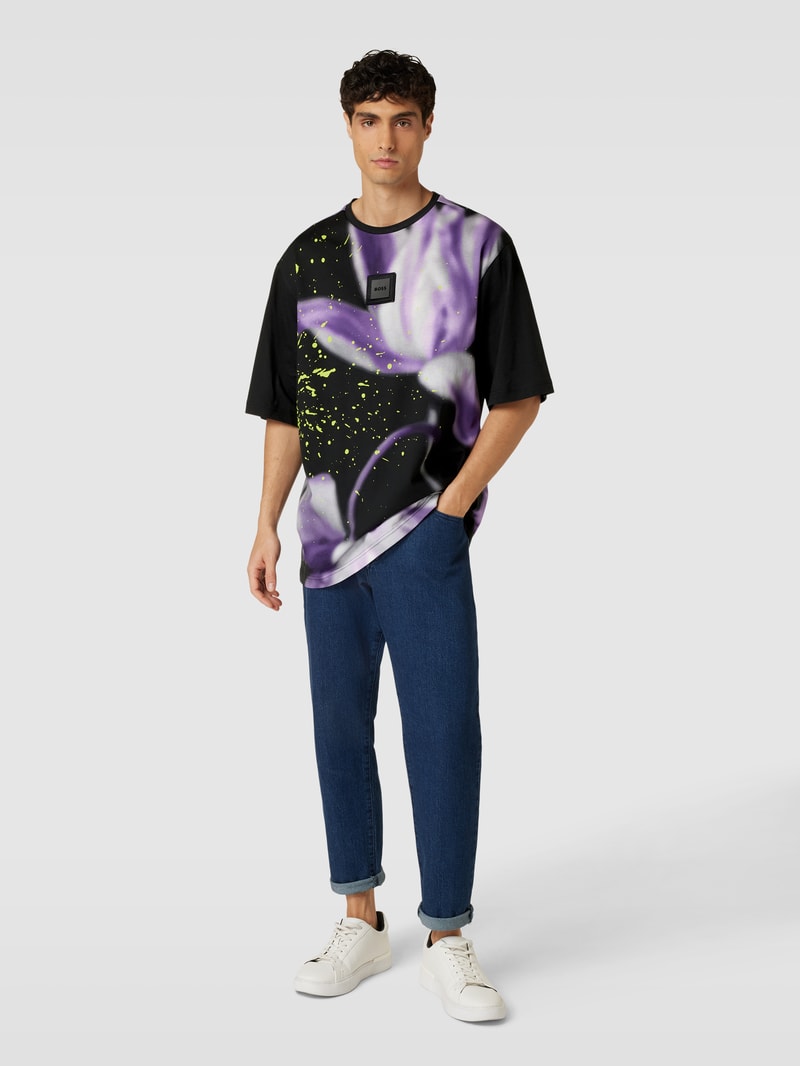 T-Shirt mit Label-Patch Modell 'Timono Lotus' in schwarz