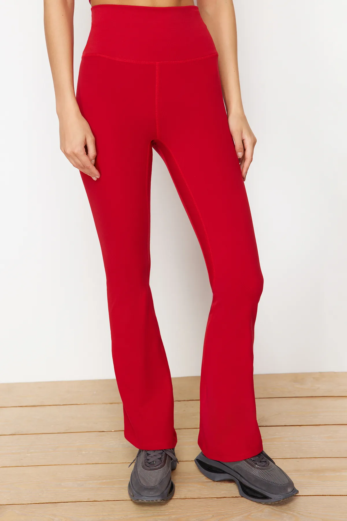 Trendyol Collection  Gestrickte Sport-Leggings für Yoga mit spanischen Beinen in Rot aus gebürstetem, weichem Stoff THMSS24TY00019