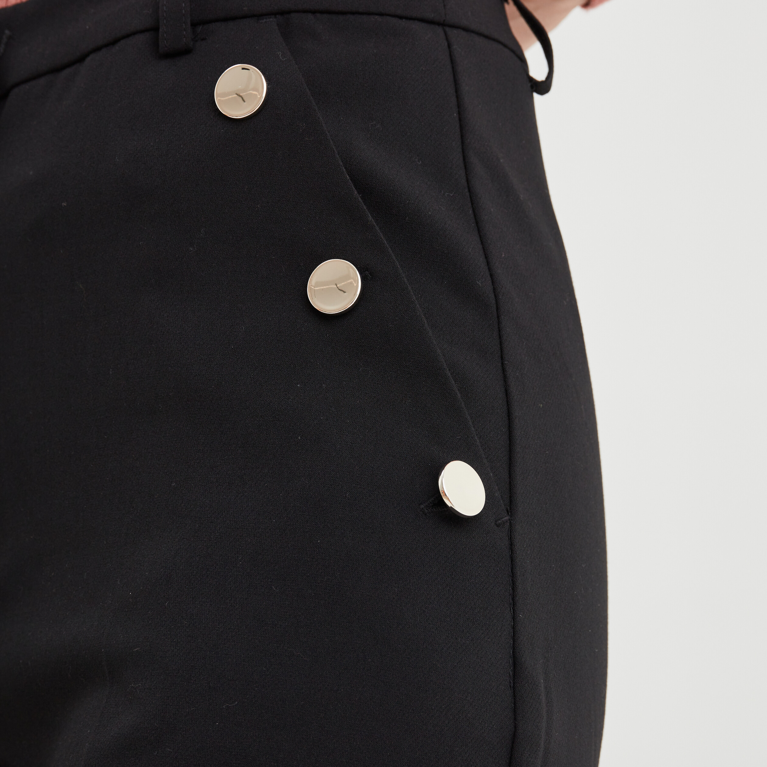 Short ajusté à pont Mosquitos noir femme | La Halle