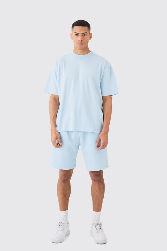 Oversize Man T-Shirt & lockere Shorts