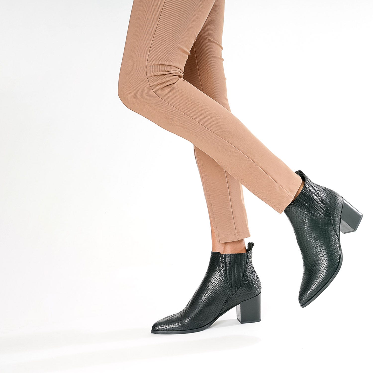 Chelsea boots TEXTO noir en cuir embossé