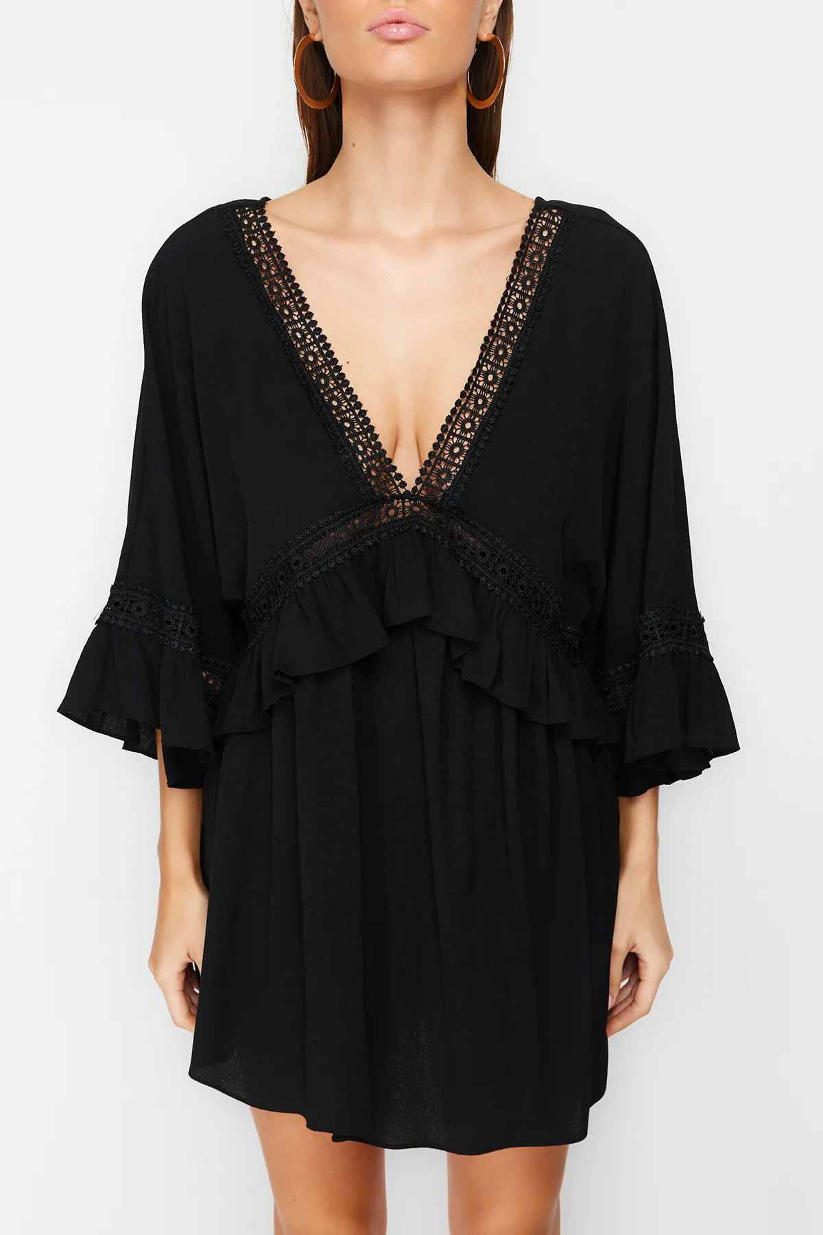 Trendyol Collection  Schwarzes Mini-Strandkleid mit gewebtem Band-Accessoire TBESS21EL2759