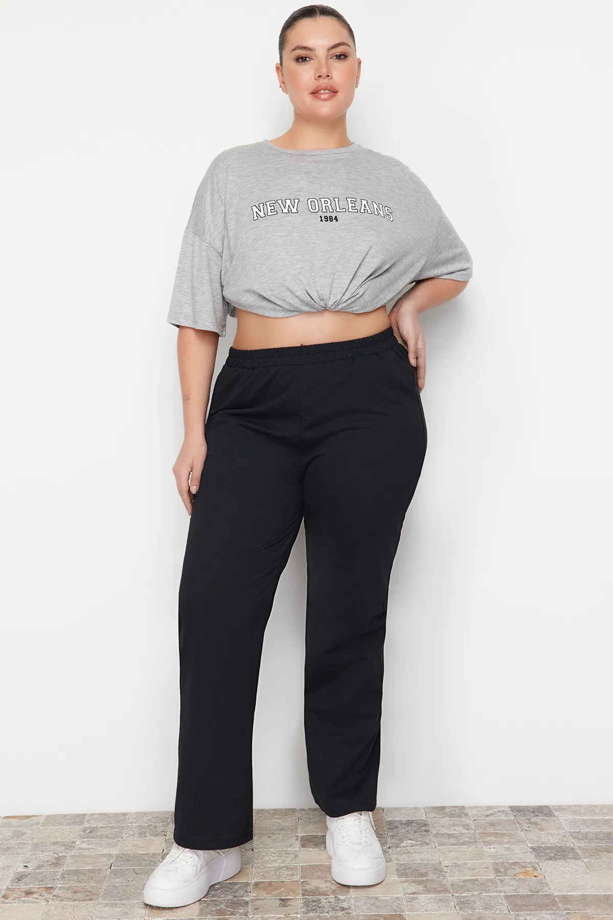 Trendyol Curve  Schwarze dicke Strick-Jogginghose TBBAW24AJ00013