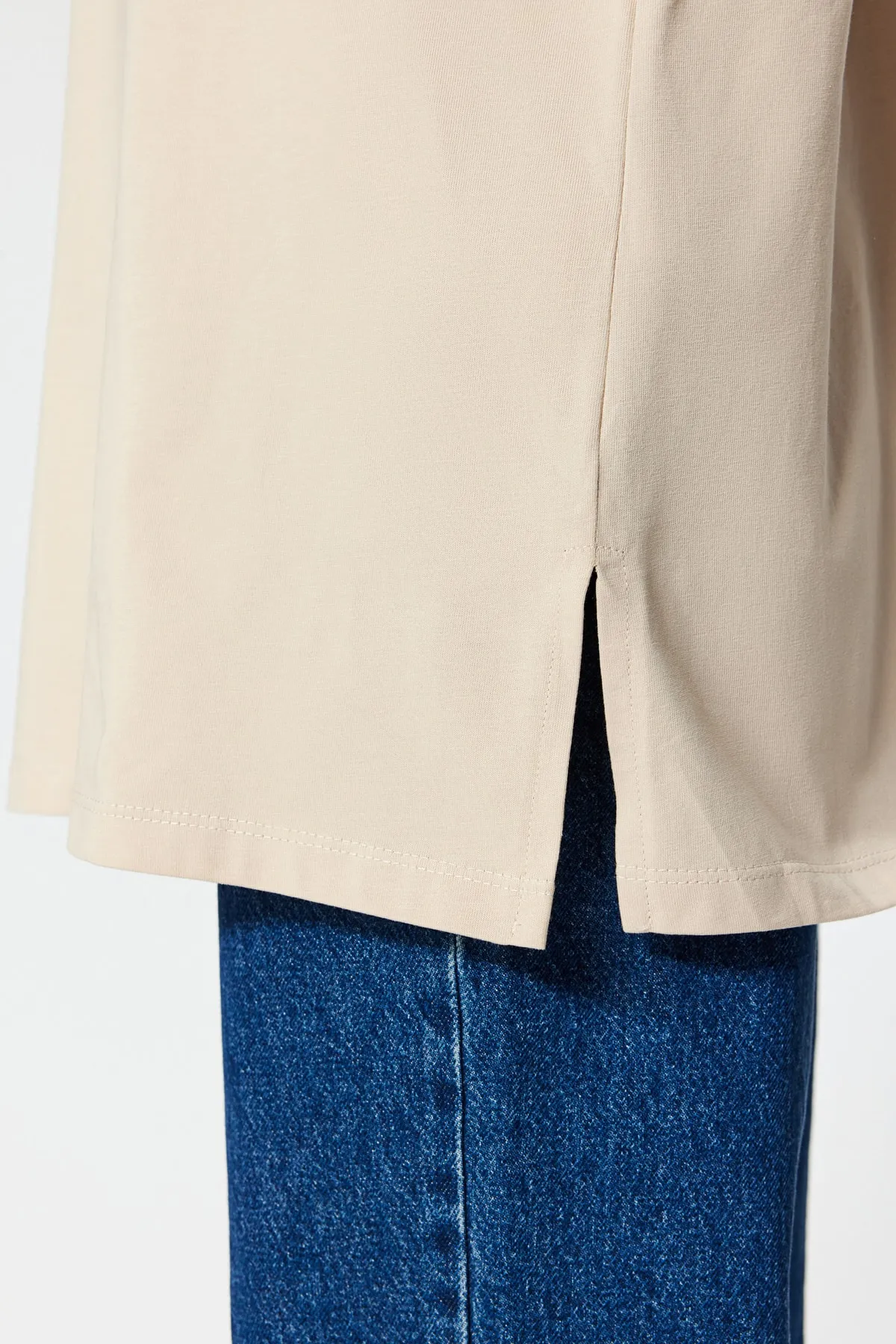 Trendyol Modest  Beiges langärmliges Strick-T-Shirt mit Aufdruck TCTSS23RT00004