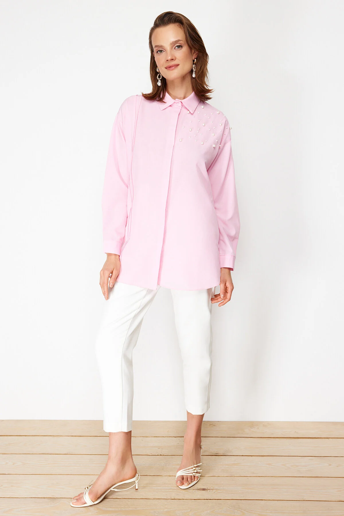 Trendyol Modest  Rosa Hemd aus gewebter Baumwolle mit Perlendetail TCTSS24TG00032