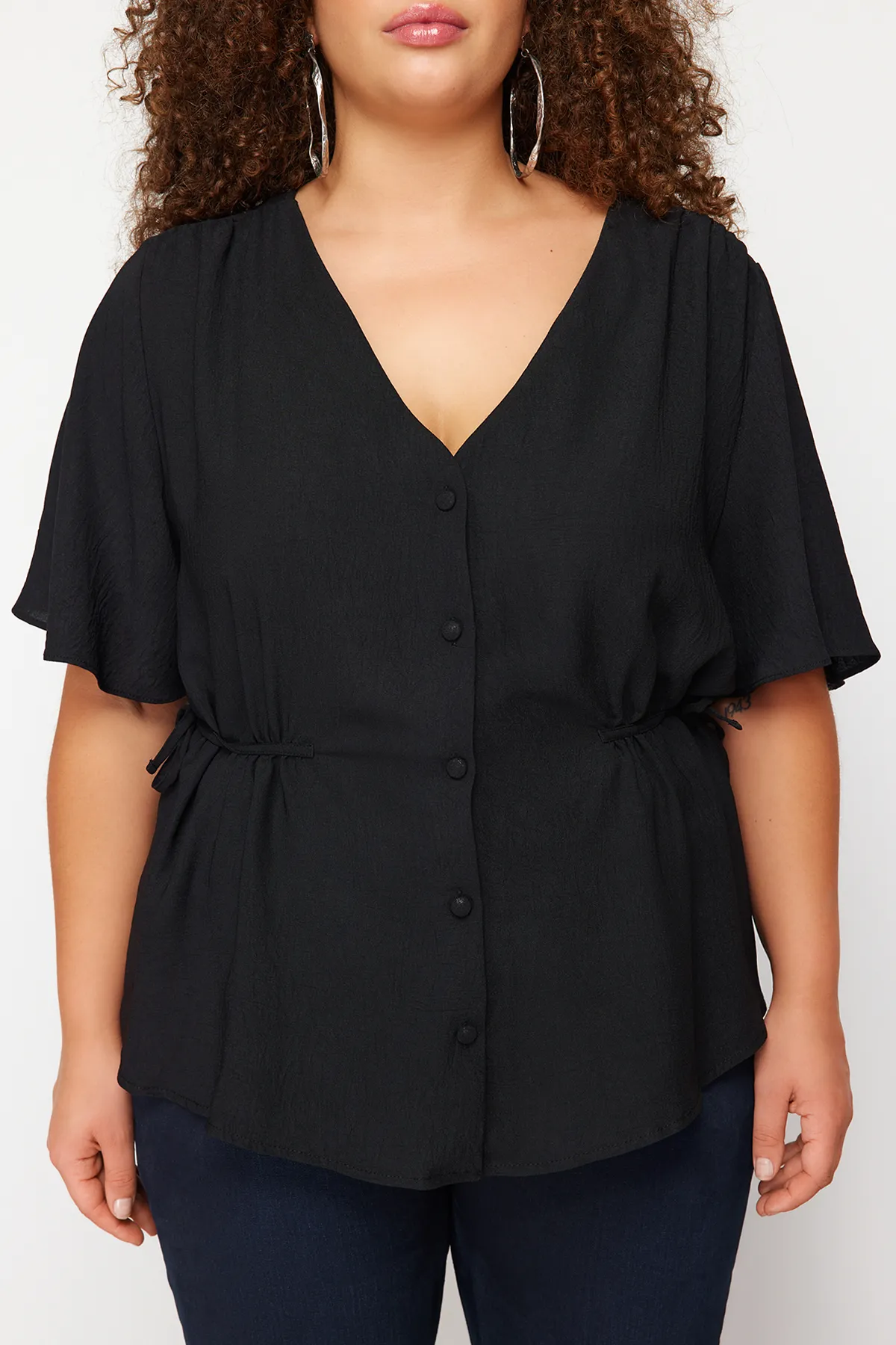 Trendyol Curve  Schwarze gewebte Bluse zum Binden mit V-Ausschnitt TBBSS22BZ0753
