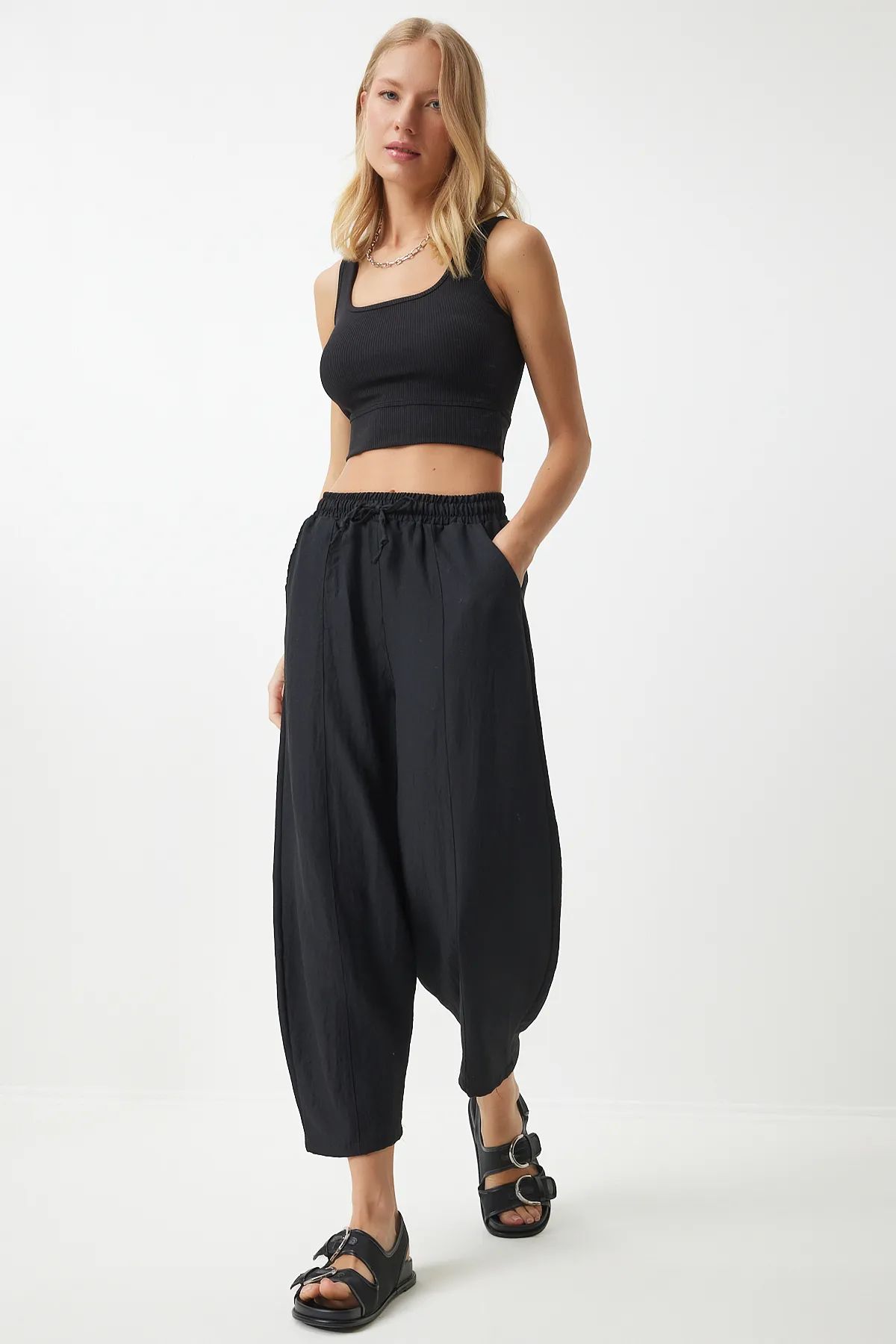 Happiness İstanbul  Schwarze Shalwar-Hose aus Leinenviskose mit Taschen für Damen CV00001