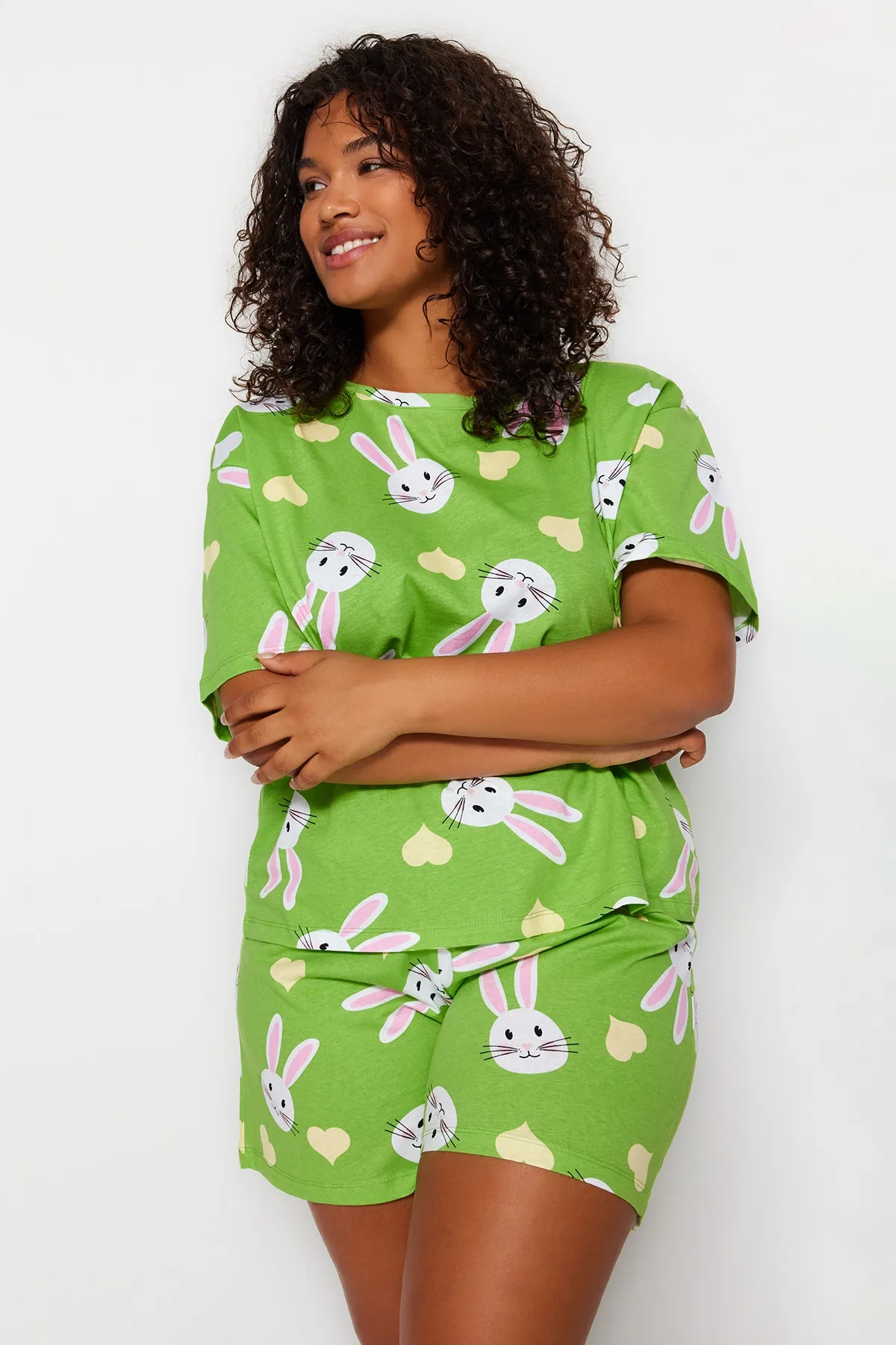 Trendyol Curve  Gestricktes Pyjama-Set aus Baumwolle mit grünem Kaninchenmotiv TBSSS23AI00022