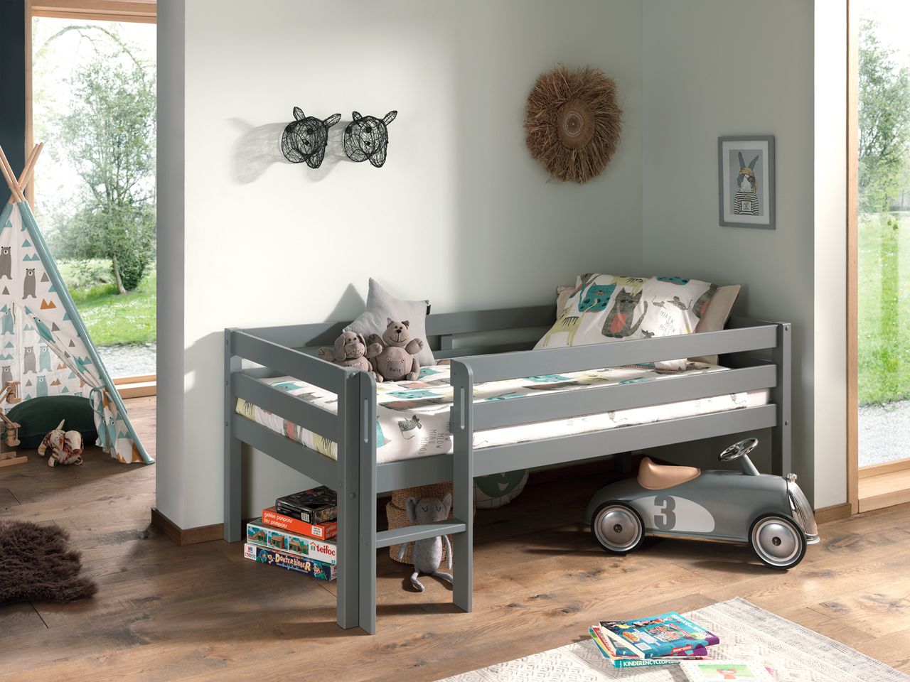 VIPACK Spielbett mit Liegefläche 90 x 200 cm, inkl. Leiter und Rolllattenrost, Kiefer massiv grau lackiert
