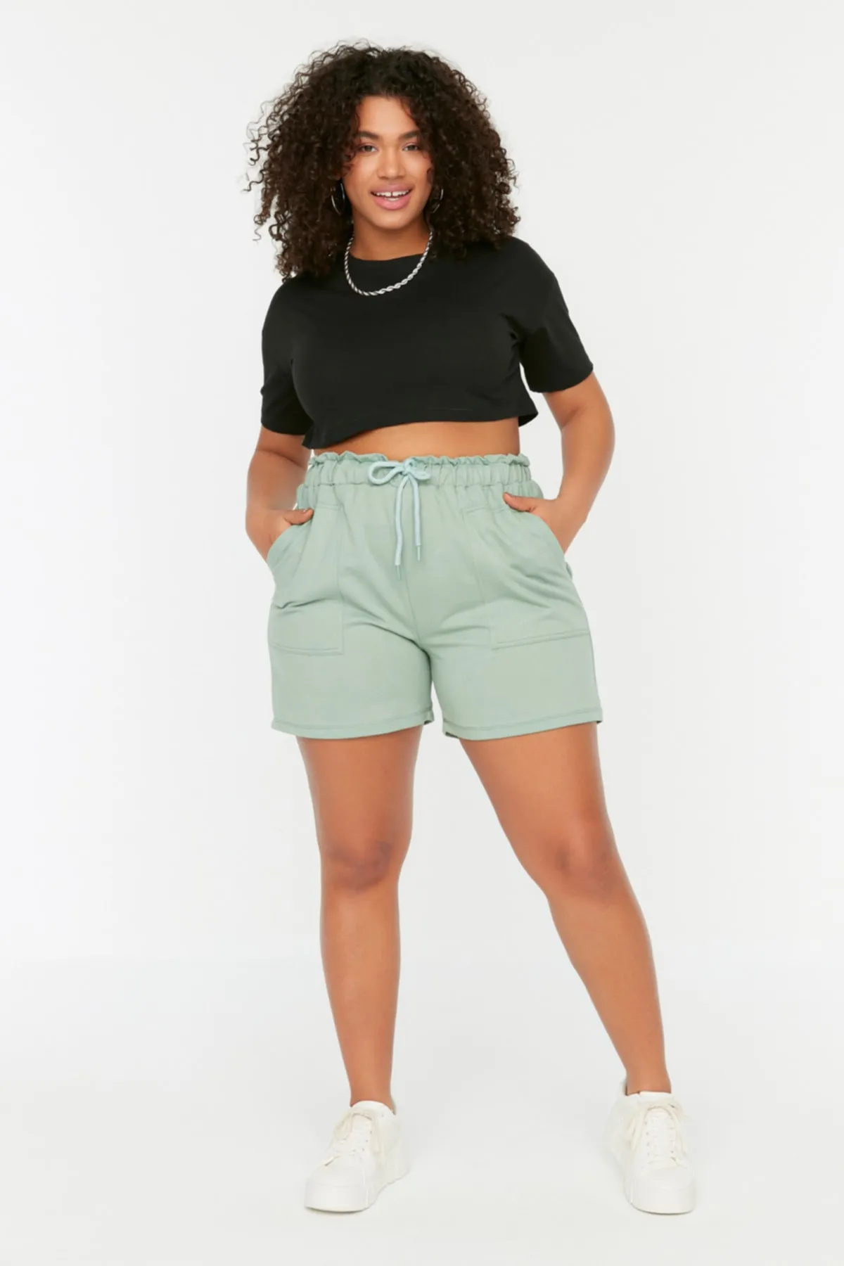 Trendyol Curve  Grüne Strickshorts mit elastischem Bund TBBSS22SR0541