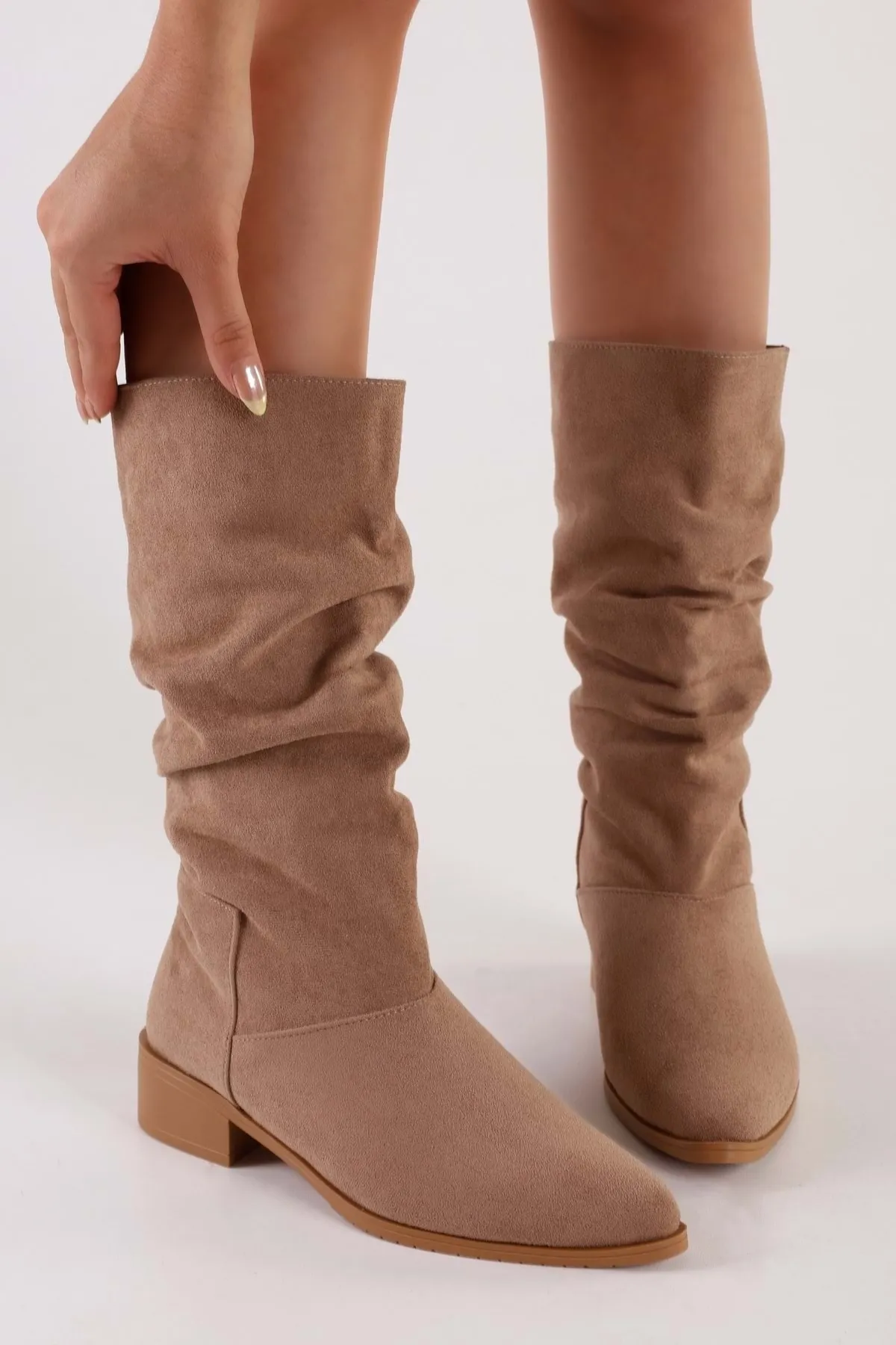Shoeberry  Flache Damenstiefel „Jerica“ aus Nerz-Wildleder mit Zwickel, Nerz-Wildleder