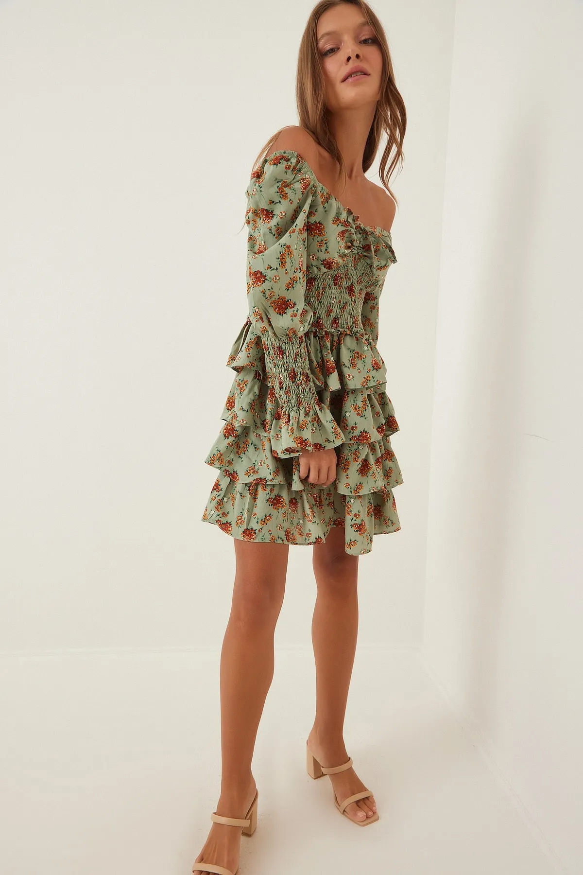 Happiness İstanbul  Grünes geblümtes Katkat-Rüschen-Mini-Sommerkleid für Damen FN02947